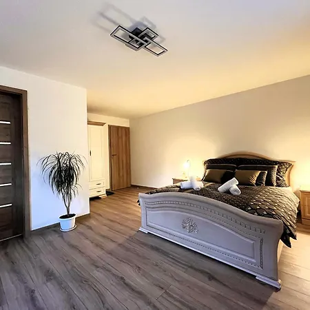 Sladkovicov Dvor Guest house *