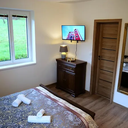 Sladkovicov Dvor Guest house *