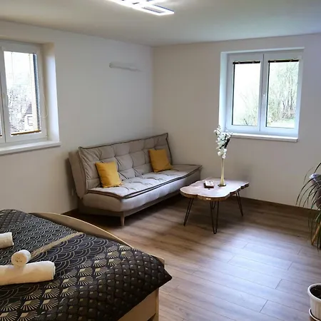 Sládkovičov Dvor 3*